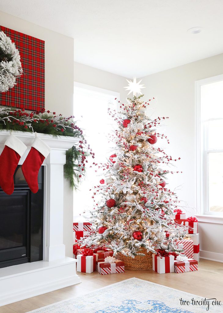 Red and White Christmas Tree - Decorating Ideas