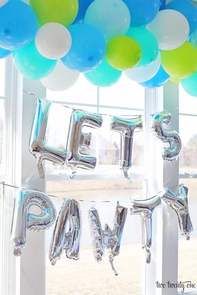 lets pawty balloon banner
