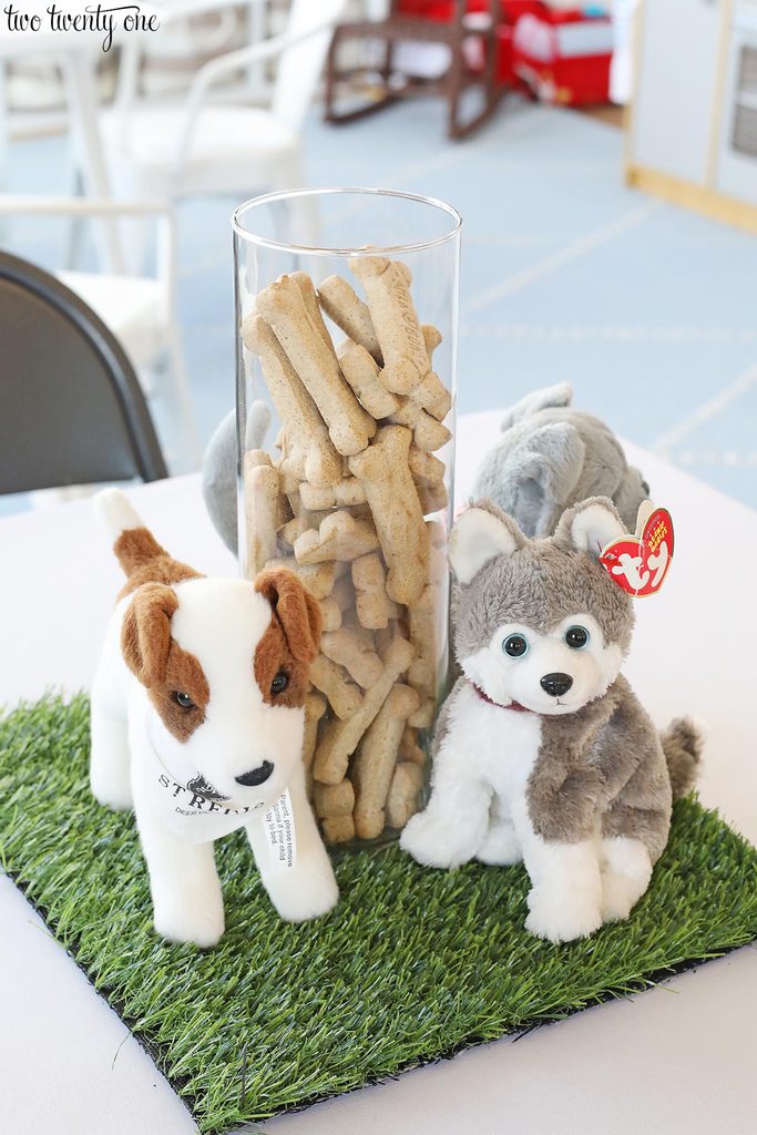 puppy birthday party centerpiece