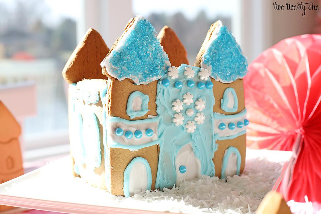 wilton gingerbread castle kit