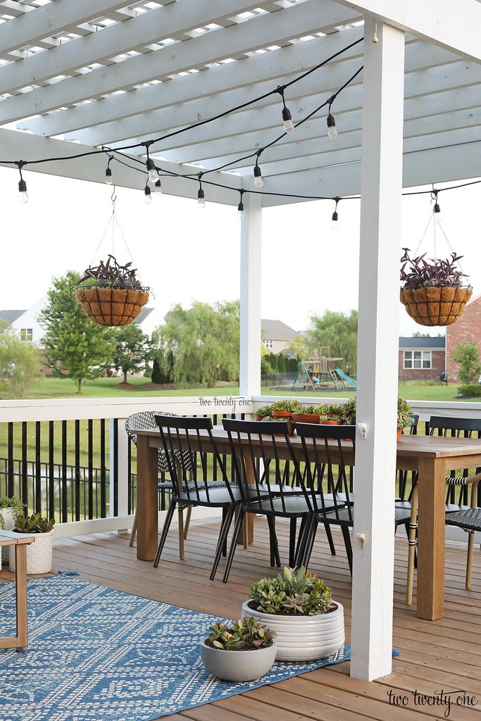 outdoor dining area on deck