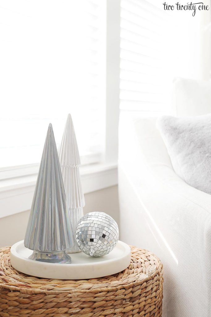 white modern christmas decor