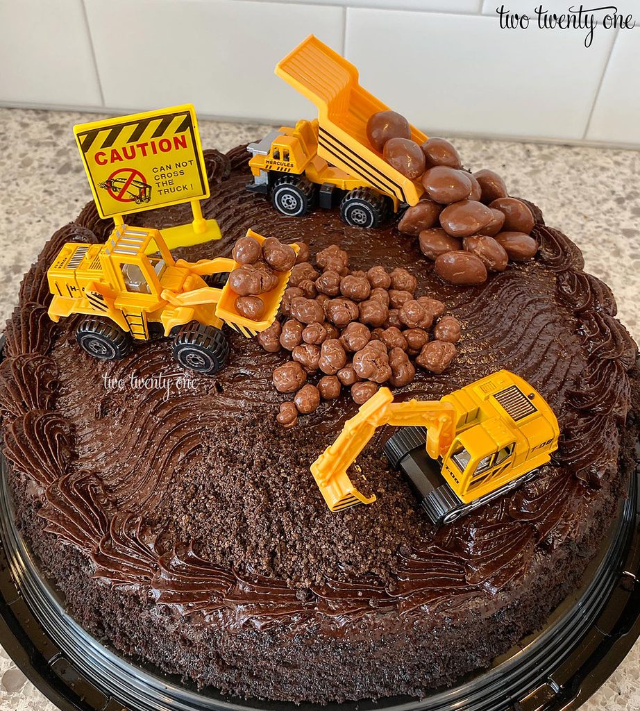 3rd Birthday Construction Cake For A DIY Construction Birthday Party   Mamas Buzz