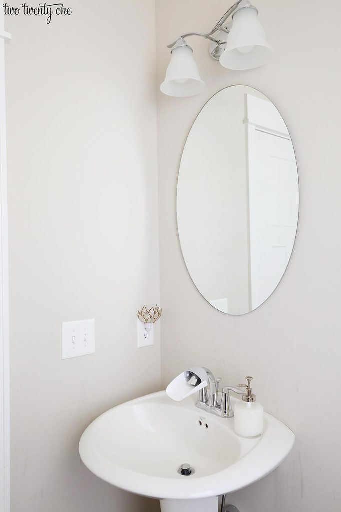 pedestal sink with mirror and light fixture