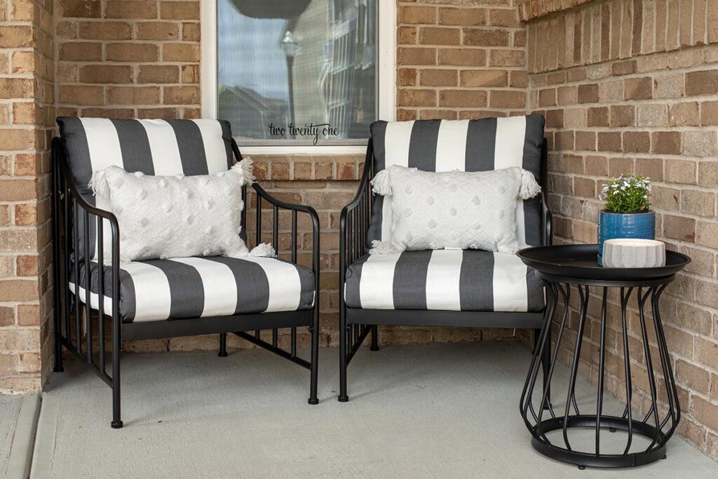 Black and White Outdoor Chair Cushion