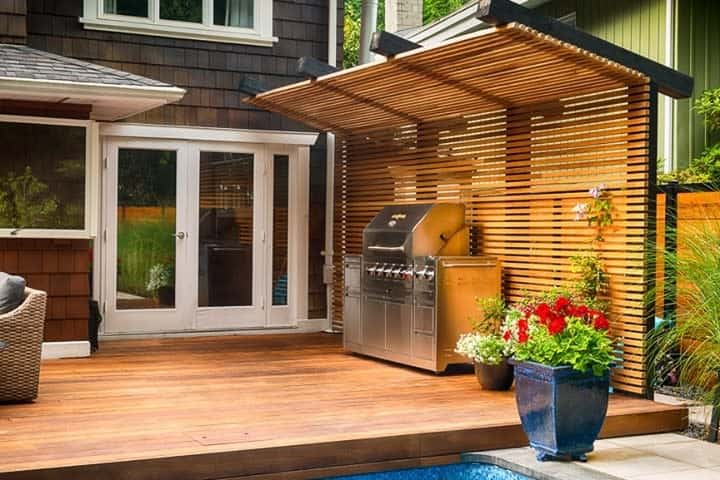 modern horizontal wood slat deck screen