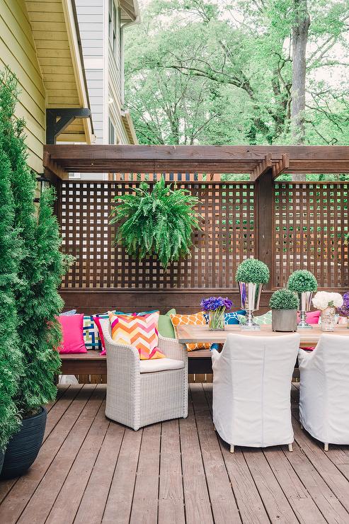 wood stained lattice deck screen with built-in bench